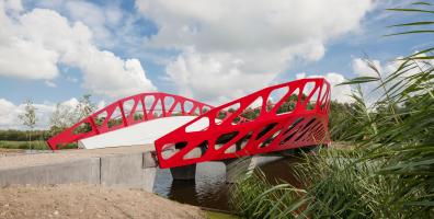 'Symbio' cyclist bridge 